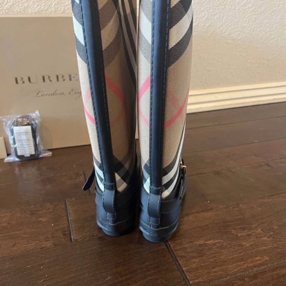 Burberry Simeon Check Rain Boot - Picture 4 of 9